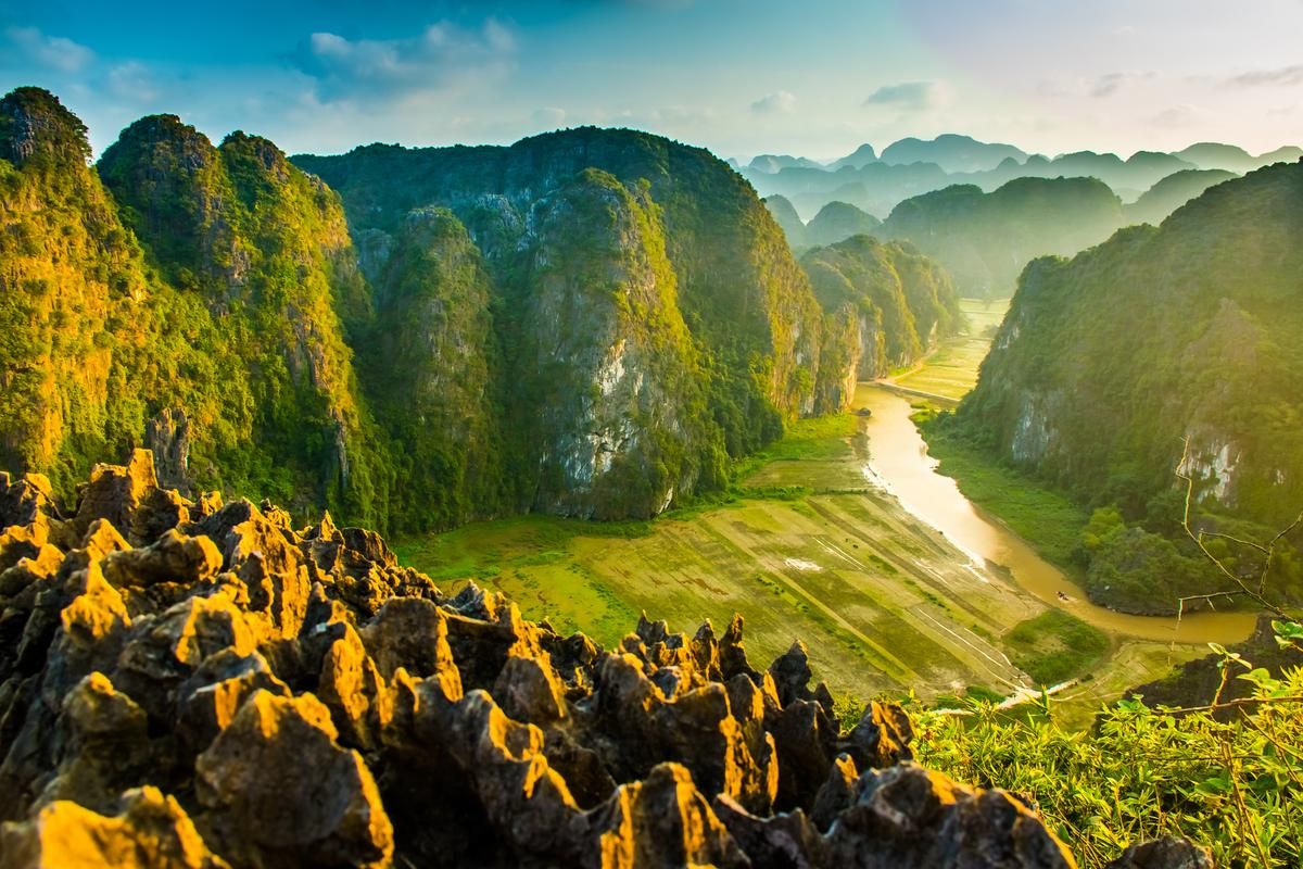 Đón bình minh tại Hang Múa