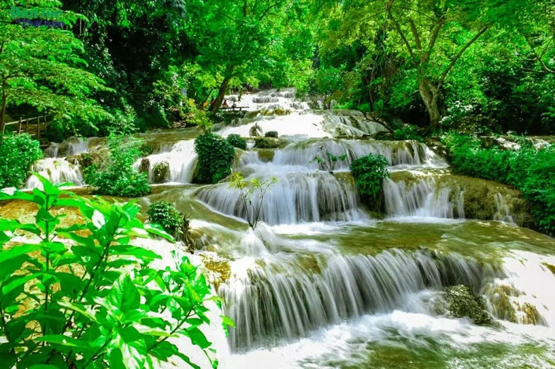 Cảnh quan thác mây